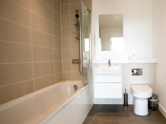 Charles Hope Leicester Studio Apartments 1 And 2 Bedroom Apartment Bathroom.C