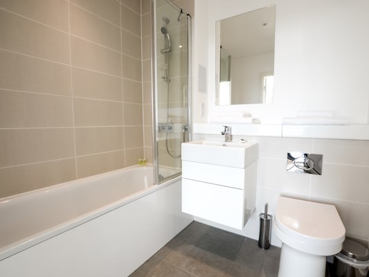 Charles Hope Leicester Studio Apartments 1 And 2 Bedroom Apartment Bathroom.B