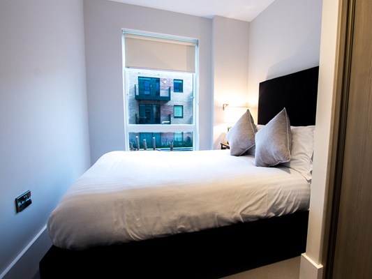 Charles Hope Heathrow North 1 Bedroom Apartment Bedroom