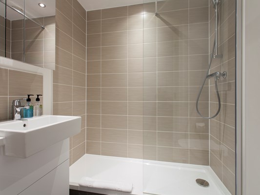 Charles Hope Birmingham City Apartments 1 Bedroom Apartment Shower Room.D
