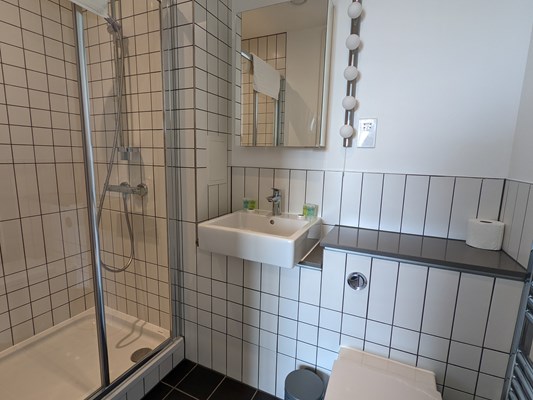 Charles Hope Millharbour Four Bed Penthouse Bathroom1