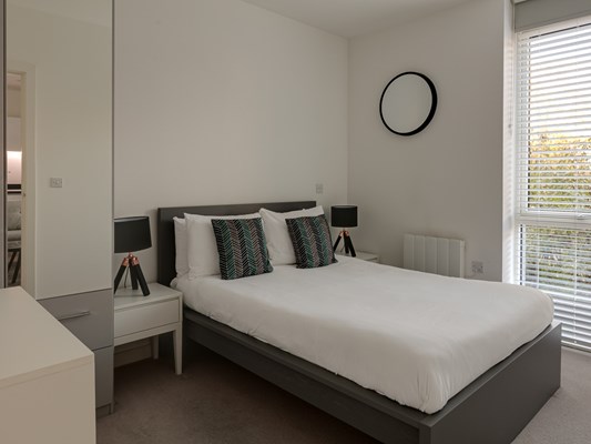Reading One Bedroom Serviced Apartment Bedroom