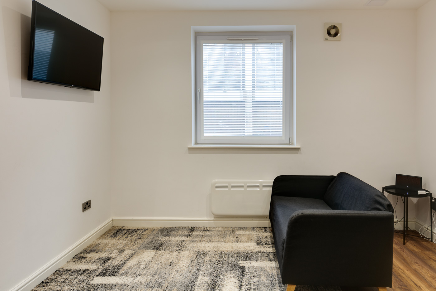 Swindon Two Bedroom Two Bathroom Serviced Apartment TV Area (1)