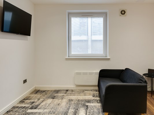 Swindon Two Bedroom Two Bathroom Serviced Apartment TV Area (1)
