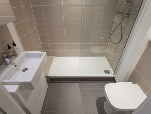 Charles Hope Birmingham City Apartments 2 Bedroom Apartment Shower Room