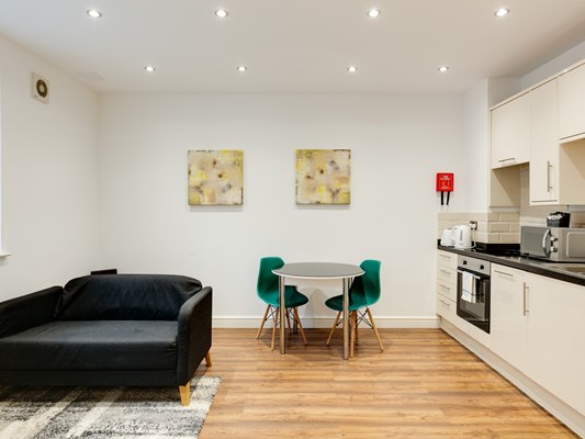 Swindon Two Bedroom Two Bathroom Serviced Apartment Living Area (1)