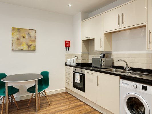 Swindon Two Bedroom Two Bathroom Serviced Apartment Open Plan Kitchen (1)