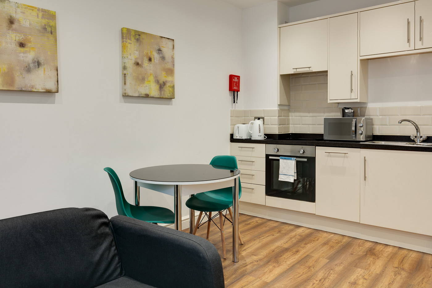 Swindon Two Bedroom Two Bathroom Serviced Apartment Open Plan Dining Kitchen Area (1)