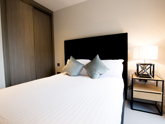 Charles Hope Heathrow North One Bedroom Apartmart Bedroom