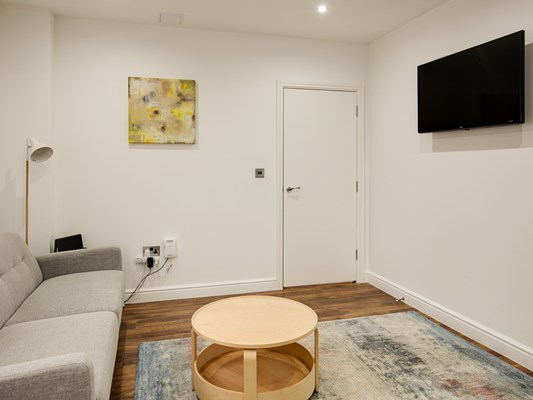 Swindon One Bedroom Executive Serviced Apartment TV & Lounge Area