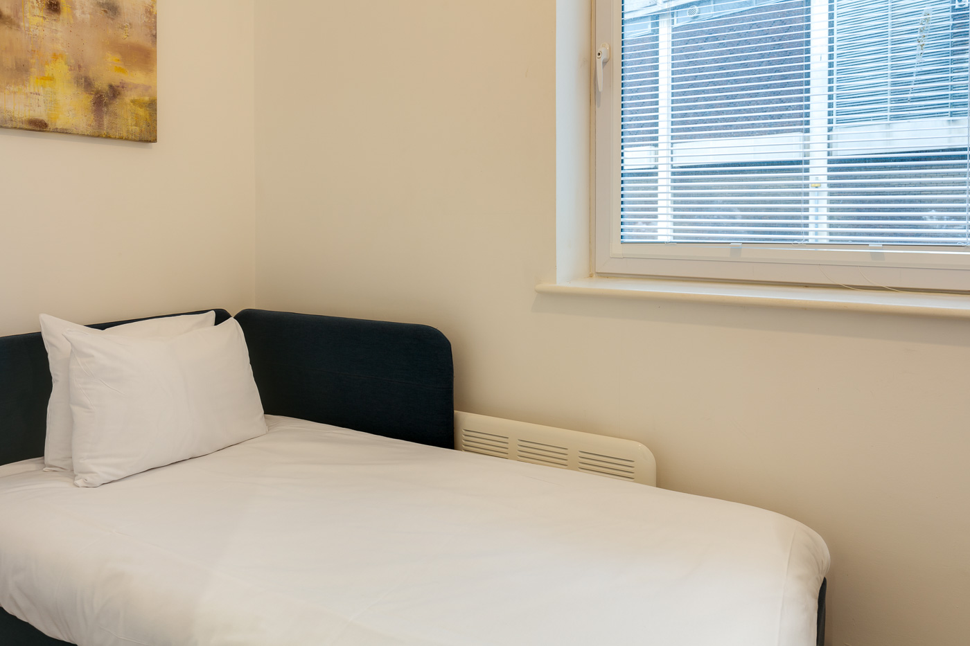 Swindon Two Bedroom Two Bathroom Serviced Apartment Second Bedroom 2 (1)