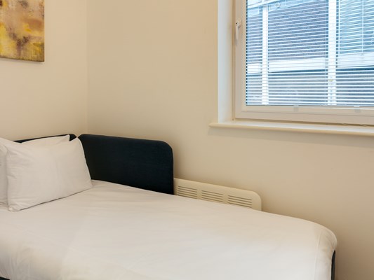 Swindon Two Bedroom Two Bathroom Serviced Apartment Second Bedroom 2 (1)