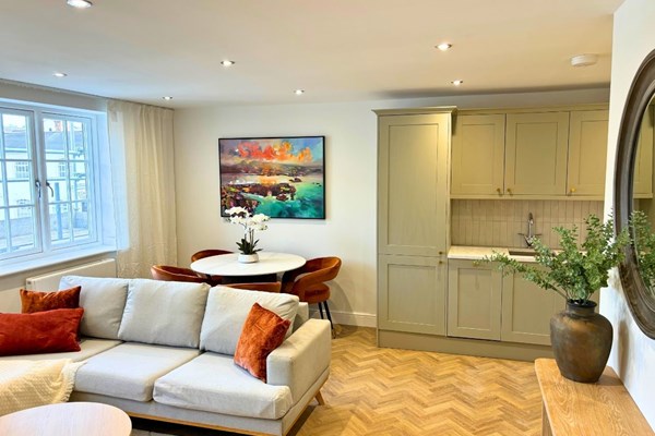 Salisbury Centre Apartments By Charles Hope (6)