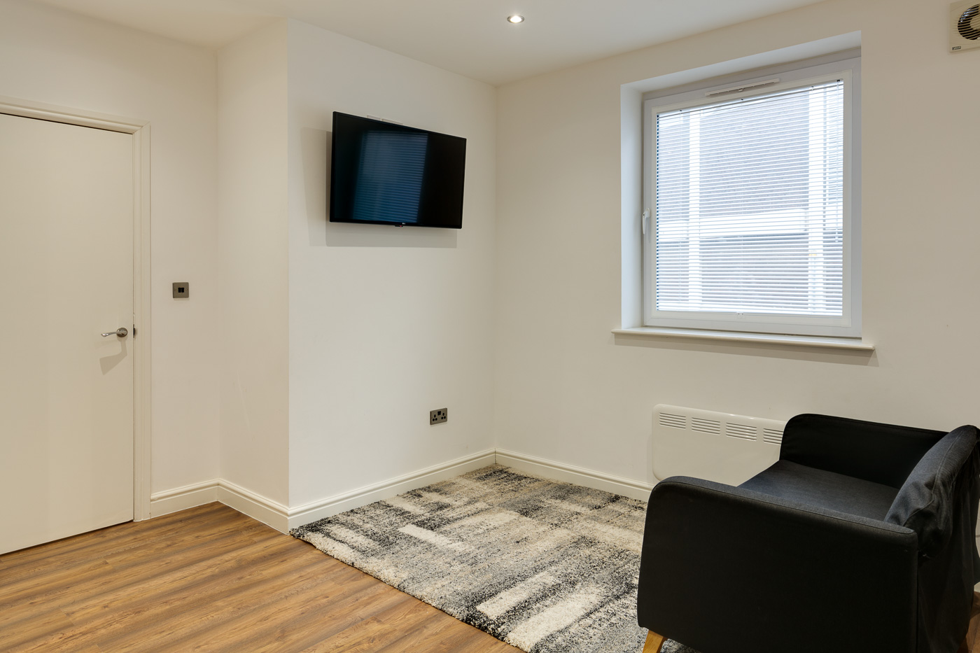 Swindon Two Bedroom Two Bathroom Serviced Apartment Living TV Area (1)