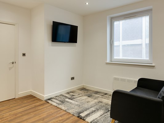 Swindon Two Bedroom Two Bathroom Serviced Apartment Living TV Area (1)