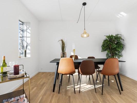 Charles Hope Copenhagen West 3 Bedroom Apartments Dining Area