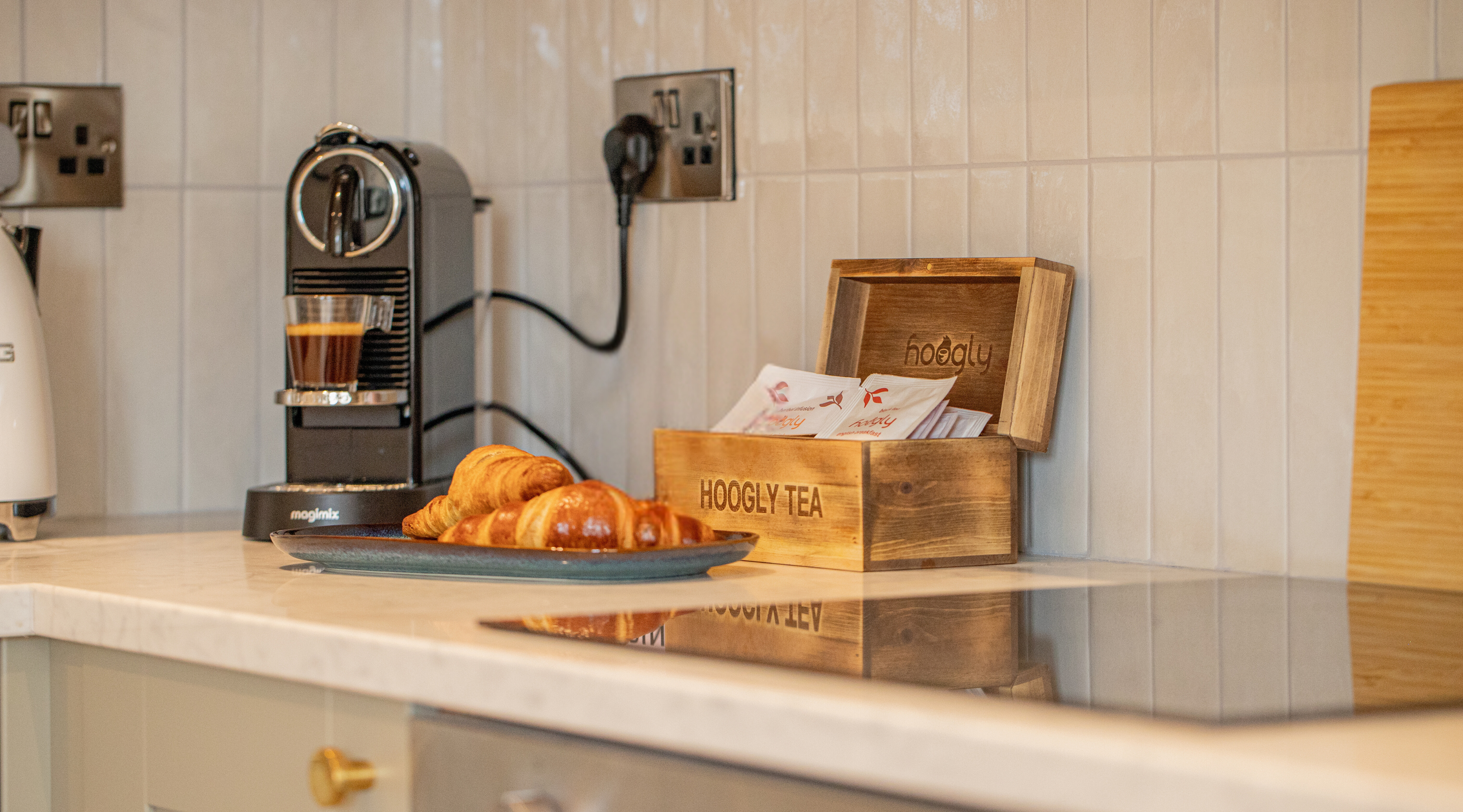 Hoogly Tea In Apartment