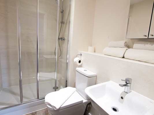 Charles Hope Southampton City Apartments 2 Bedroom Apartment Bathroom