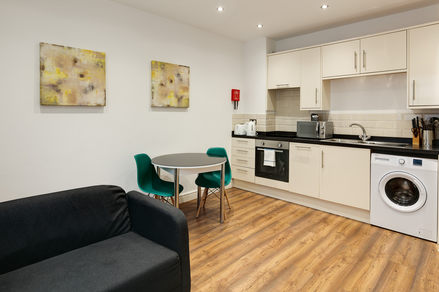 Swindon Two Bedroom Two Bathroom Serviced Apartment Open Plan Living Area (1)