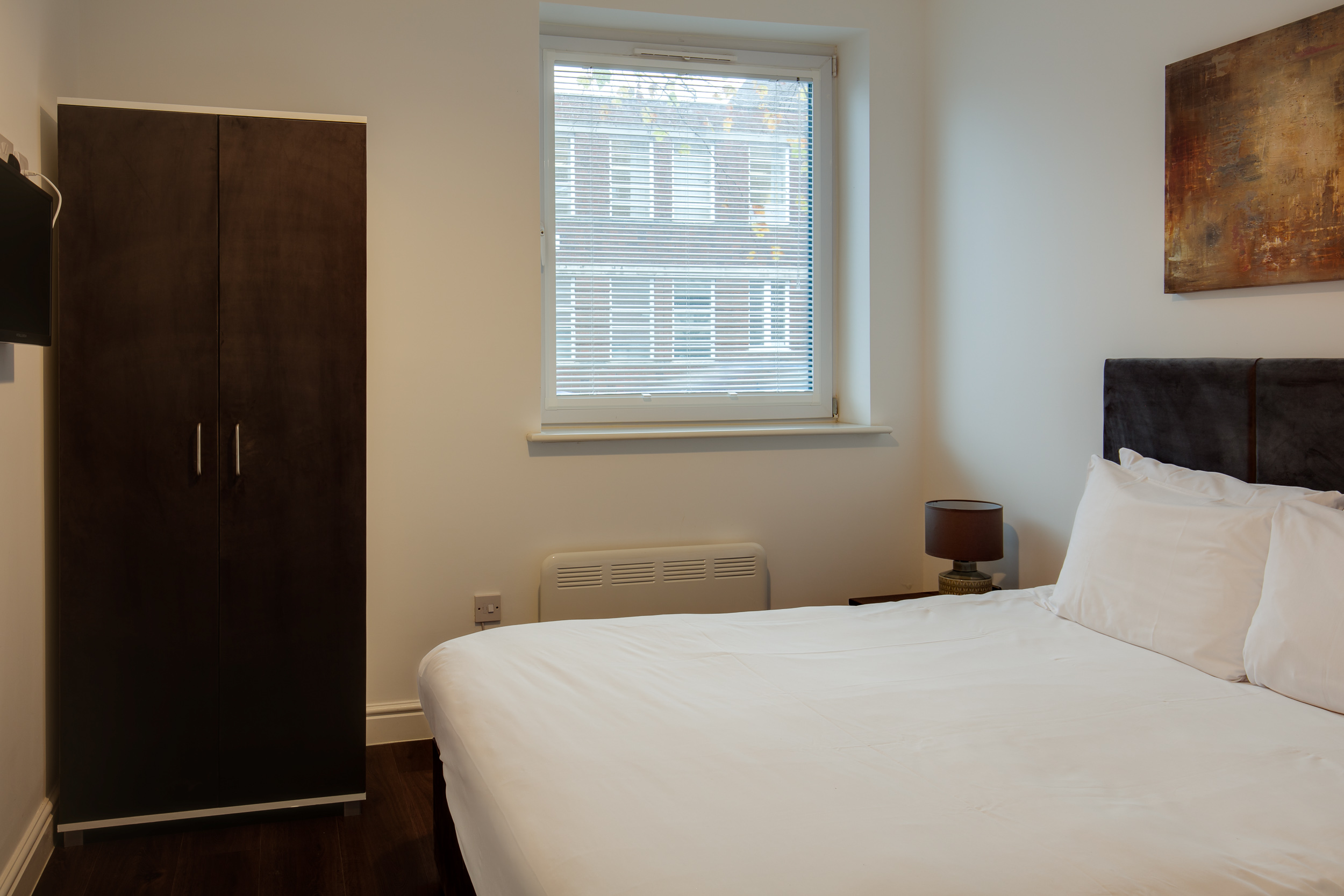 Swindon Two Bedroom Serviced Apartment Bedroom With Cupboard