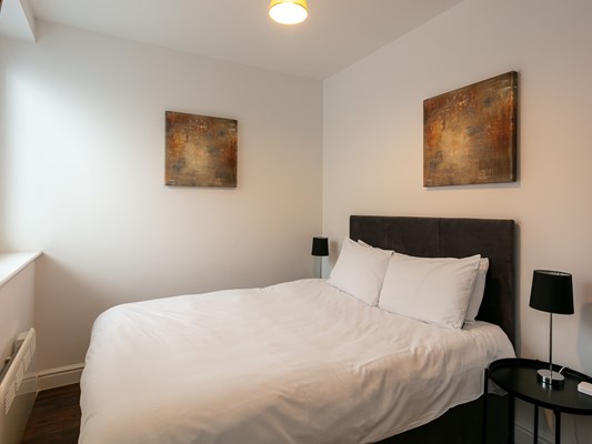 Swindon One Bedroom Executive Serviced Apartment Bedroom (1)
