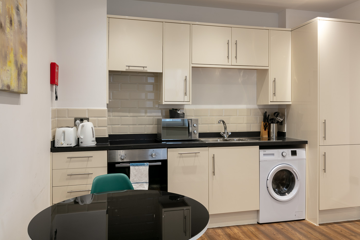 Swindon Two Bedroom Two Bathroom Serviced Apartment Open Plan Dining Area (1)