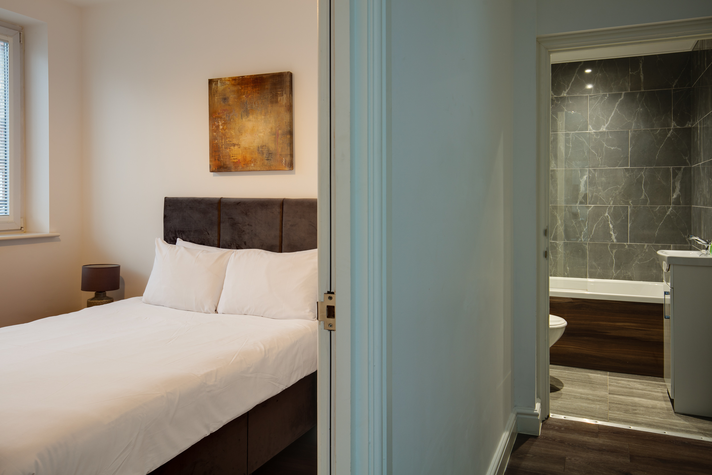 Swindon Two Bedroom Serviced Apartment Bathroom