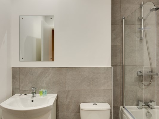 Swindon Two Bedroom Serviced Apartment Bathroom & Shower (1)