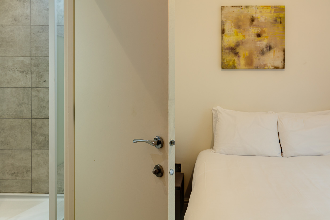 Swindon Two Bedroom Two Bathroom Serviced Apartment Main Bedroom En Suite Bathroom (1)