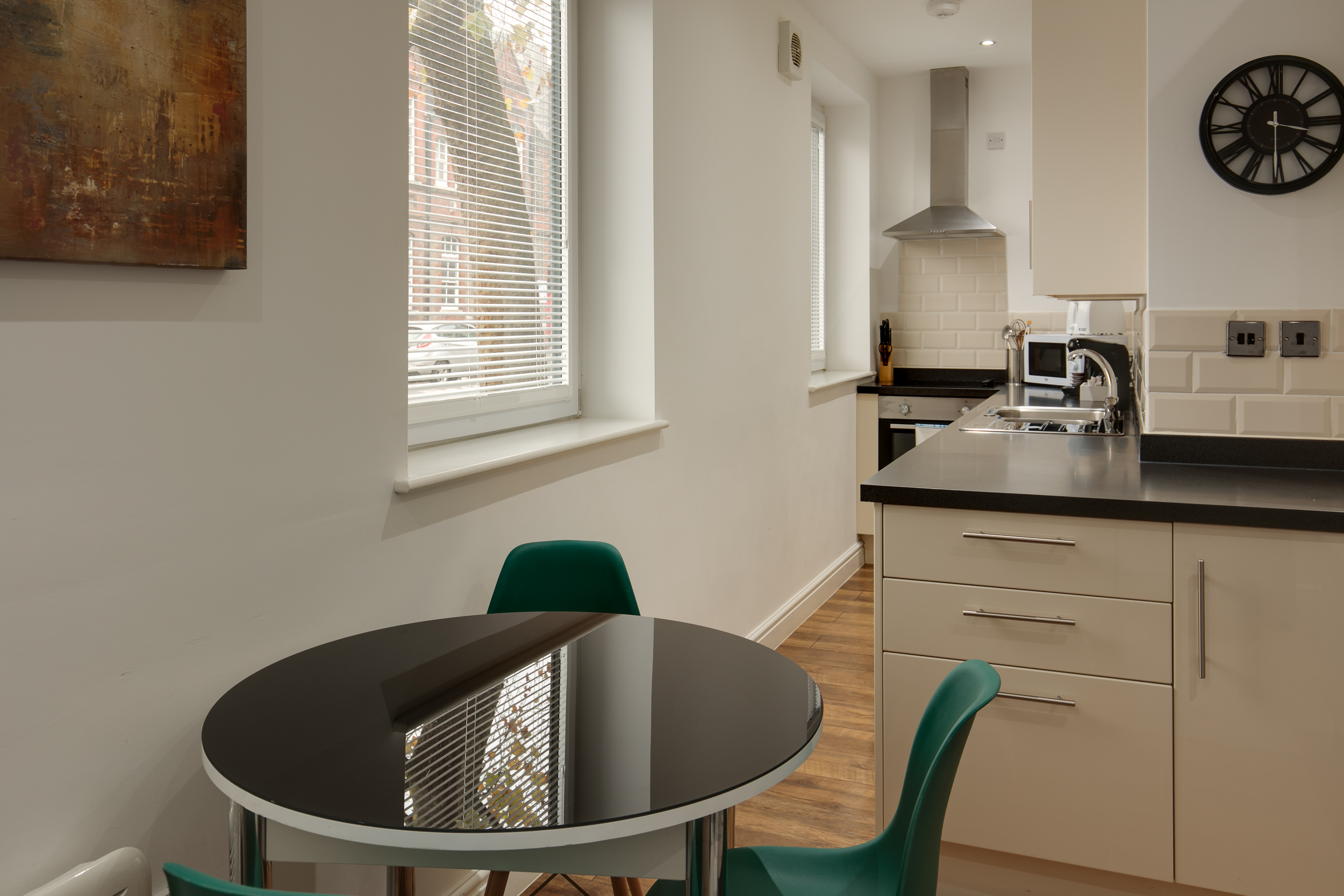 Swindon Two Bedroom Serviced Apartment Dining Area Kitchen